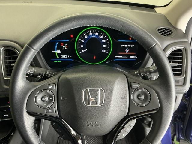 ヴェゼル ハイブリッドＺ　ナビ　Ｒカメラ　ブルートゥース　フルセグ　スマキー　パーキングセンサー　ＬＥＤランプ　ＥＴＣ付　ＵＳＢ　整備記録簿　シ－トヒ－タ－　サイドカーテンエアバック　運転席助手席エアバッグ　ＶＳＡ　キーフリ（23枚目）