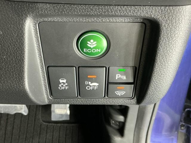 ヴェゼル ハイブリッドＺ　ナビ　Ｒカメラ　ブルートゥース　フルセグ　スマキー　パーキングセンサー　ＬＥＤランプ　ＥＴＣ付　ＵＳＢ　整備記録簿　シ－トヒ－タ－　サイドカーテンエアバック　運転席助手席エアバッグ　ＶＳＡ　キーフリ（27枚目）