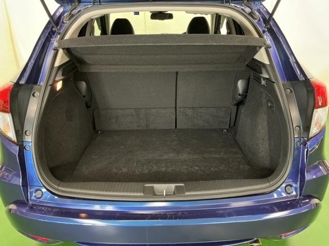 ヴェゼル ハイブリッドＺ　ナビ　Ｒカメラ　ブルートゥース　フルセグ　スマキー　パーキングセンサー　ＬＥＤランプ　ＥＴＣ付　ＵＳＢ　整備記録簿　シ－トヒ－タ－　サイドカーテンエアバック　運転席助手席エアバッグ　ＶＳＡ　キーフリ（29枚目）