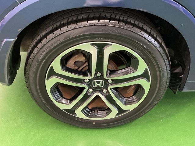 ヴェゼル ハイブリッドＺ　ナビ　Ｒカメラ　ブルートゥース　フルセグ　スマキー　パーキングセンサー　ＬＥＤランプ　ＥＴＣ付　ＵＳＢ　整備記録簿　シ－トヒ－タ－　サイドカーテンエアバック　運転席助手席エアバッグ　ＶＳＡ　キーフリ（32枚目）