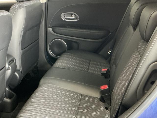 ヴェゼル ハイブリッドＺ　ナビ　Ｒカメラ　ブルートゥース　フルセグ　スマキー　パーキングセンサー　ＬＥＤランプ　ＥＴＣ付　ＵＳＢ　整備記録簿　シ－トヒ－タ－　サイドカーテンエアバック　運転席助手席エアバッグ　ＶＳＡ　キーフリ（51枚目）