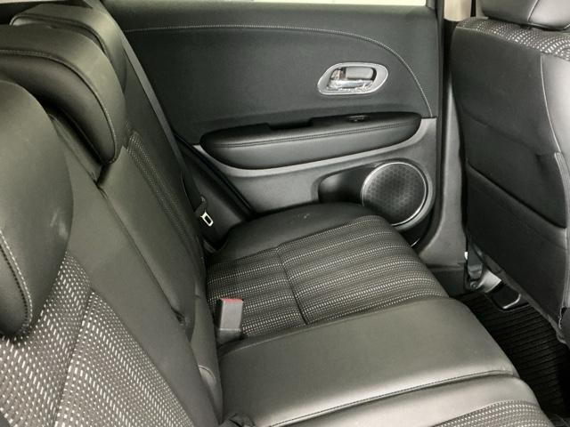 ヴェゼル ハイブリッドＺ　ナビ　Ｒカメラ　ブルートゥース　フルセグ　スマキー　パーキングセンサー　ＬＥＤランプ　ＥＴＣ付　ＵＳＢ　整備記録簿　シ－トヒ－タ－　サイドカーテンエアバック　運転席助手席エアバッグ　ＶＳＡ　キーフリ（52枚目）