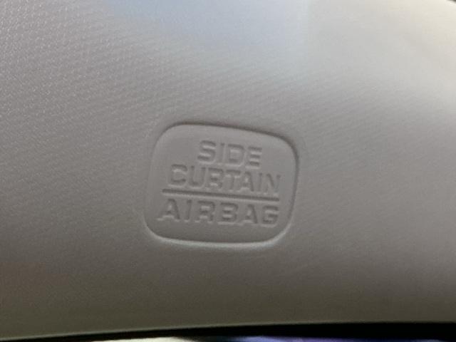 ヴェゼル ハイブリッドＺ　ナビ　Ｒカメラ　ブルートゥース　フルセグ　スマキー　パーキングセンサー　ＬＥＤランプ　ＥＴＣ付　ＵＳＢ　整備記録簿　シ－トヒ－タ－　サイドカーテンエアバック　運転席助手席エアバッグ　ＶＳＡ　キーフリ（61枚目）