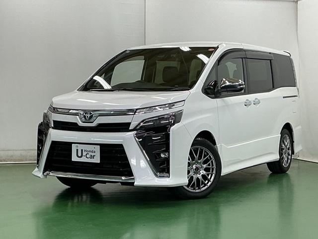 ヴォクシー ＺＳ煌ＩＩＩ　ドラレコ　ナビ　Ｒカメラ　後席モニター　コーナーセンサ　プリクラッシュ　スマートキ　アイスト　ＤＶＤ再生機能　記録簿付き　横滑り防止装置　三列シート　盗難防止　オートエアコン　キーレス　ＥＴＣ装備（10枚目）