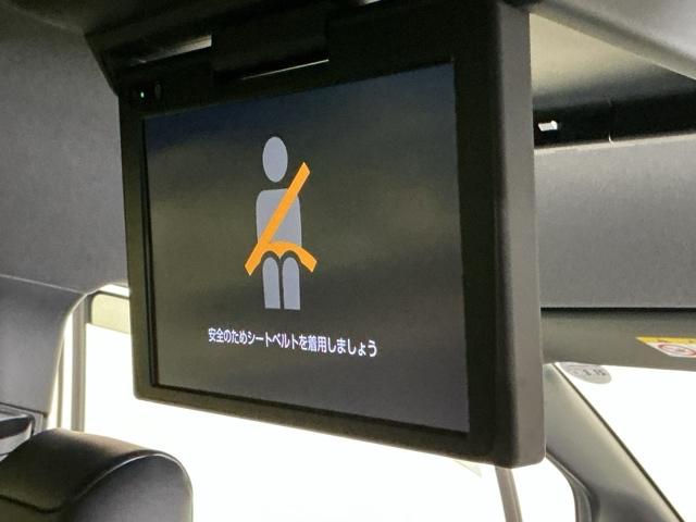 ヴォクシー ＺＳ煌ＩＩＩ　ドラレコ　ナビ　Ｒカメラ　後席モニター　コーナーセンサ　プリクラッシュ　スマートキ　アイスト　ＤＶＤ再生機能　記録簿付き　横滑り防止装置　三列シート　盗難防止　オートエアコン　キーレス　ＥＴＣ装備（13枚目）