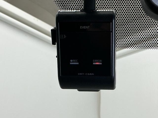 ヴォクシー ＺＳ煌ＩＩＩ　ドラレコ　ナビ　Ｒカメラ　後席モニター　コーナーセンサ　プリクラッシュ　スマートキ　アイスト　ＤＶＤ再生機能　記録簿付き　横滑り防止装置　三列シート　盗難防止　オートエアコン　キーレス　ＥＴＣ装備（14枚目）