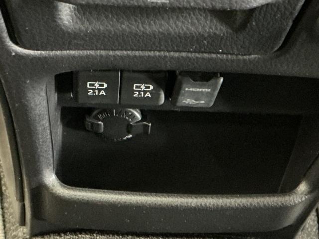 ヴォクシー ＺＳ煌ＩＩＩ　ドラレコ　ナビ　Ｒカメラ　後席モニター　コーナーセンサ　プリクラッシュ　スマートキ　アイスト　ＤＶＤ再生機能　記録簿付き　横滑り防止装置　三列シート　盗難防止　オートエアコン　キーレス　ＥＴＣ装備（19枚目）