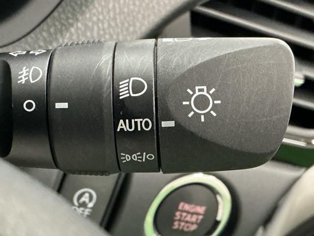 ヴォクシー ＺＳ煌ＩＩＩ　ドラレコ　ナビ　Ｒカメラ　後席モニター　コーナーセンサ　プリクラッシュ　スマートキ　アイスト　ＤＶＤ再生機能　記録簿付き　横滑り防止装置　三列シート　盗難防止　オートエアコン　キーレス　ＥＴＣ装備（24枚目）