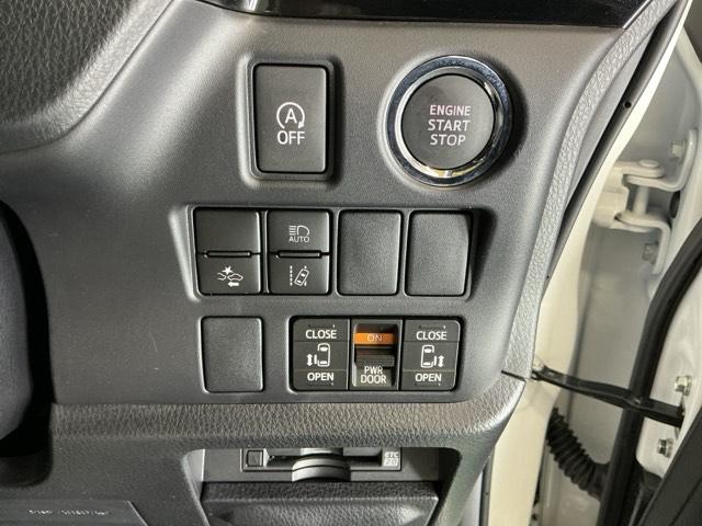 ヴォクシー ＺＳ煌ＩＩＩ　ドラレコ　ナビ　Ｒカメラ　後席モニター　コーナーセンサ　プリクラッシュ　スマートキ　アイスト　ＤＶＤ再生機能　記録簿付き　横滑り防止装置　三列シート　盗難防止　オートエアコン　キーレス　ＥＴＣ装備（27枚目）