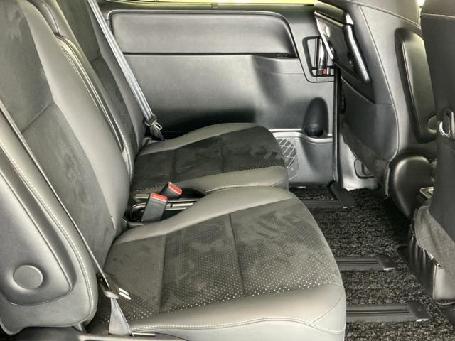 ヴォクシー ＺＳ煌ＩＩＩ　ドラレコ　ナビ　Ｒカメラ　後席モニター　コーナーセンサ　プリクラッシュ　スマートキ　アイスト　ＤＶＤ再生機能　記録簿付き　横滑り防止装置　三列シート　盗難防止　オートエアコン　キーレス　ＥＴＣ装備（48枚目）