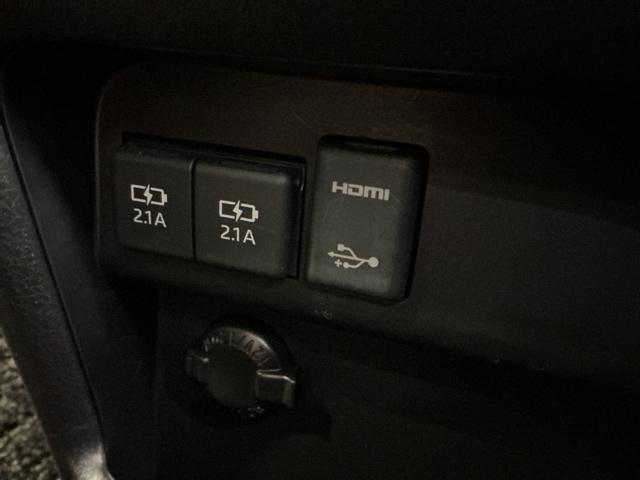 ヴォクシー ＺＳ煌ＩＩＩ　ドラレコ　ナビ　Ｒカメラ　後席モニター　コーナーセンサ　プリクラッシュ　スマートキ　アイスト　ＤＶＤ再生機能　記録簿付き　横滑り防止装置　三列シート　盗難防止　オートエアコン　キーレス　ＥＴＣ装備（52枚目）