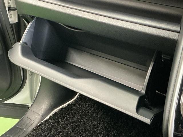 ヴォクシー ＺＳ煌ＩＩＩ　ドラレコ　ナビ　Ｒカメラ　後席モニター　コーナーセンサ　プリクラッシュ　スマートキ　アイスト　ＤＶＤ再生機能　記録簿付き　横滑り防止装置　三列シート　盗難防止　オートエアコン　キーレス　ＥＴＣ装備（55枚目）