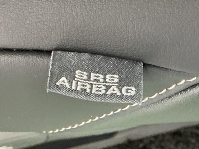 ヴォクシー ＺＳ煌ＩＩＩ　ドラレコ　ナビ　Ｒカメラ　後席モニター　コーナーセンサ　プリクラッシュ　スマートキ　アイスト　ＤＶＤ再生機能　記録簿付き　横滑り防止装置　三列シート　盗難防止　オートエアコン　キーレス　ＥＴＣ装備（56枚目）