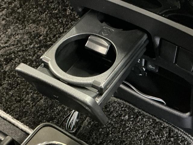 ヴォクシー ＺＳ煌ＩＩＩ　ドラレコ　ナビ　Ｒカメラ　後席モニター　コーナーセンサ　プリクラッシュ　スマートキ　アイスト　ＤＶＤ再生機能　記録簿付き　横滑り防止装置　三列シート　盗難防止　オートエアコン　キーレス　ＥＴＣ装備（63枚目）