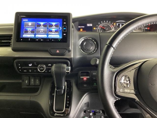 Ｎ－ＢＯＸカスタム Ｌスタイル＋ブラック　ドラレコ　ナビ　Ｒカメラ　ブルートゥース　衝突軽減ブレ－キ　パーキングセンサー　ＤＶＤ再生　横滑り防止　シ－トヒ－タ－　クルーズコントロール　ＬＥＤライト　地デジ　イモビライザー　スマキー　ＡＢＳ（3枚目）