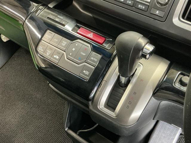 ステップワゴンスパーダ Ｚクールスピリット　ナビ　Ｒカメラ　後席モニター　ＤＶＤ　ＴＶ　キーフリー　横滑防止　記録簿付き　フルオートエアコン　パワーウインドウ　三列シート　運転席エアバック　パワステ　ワンセグ　ＡＢＳ　ＥＴＣ　スマートキ（16枚目）