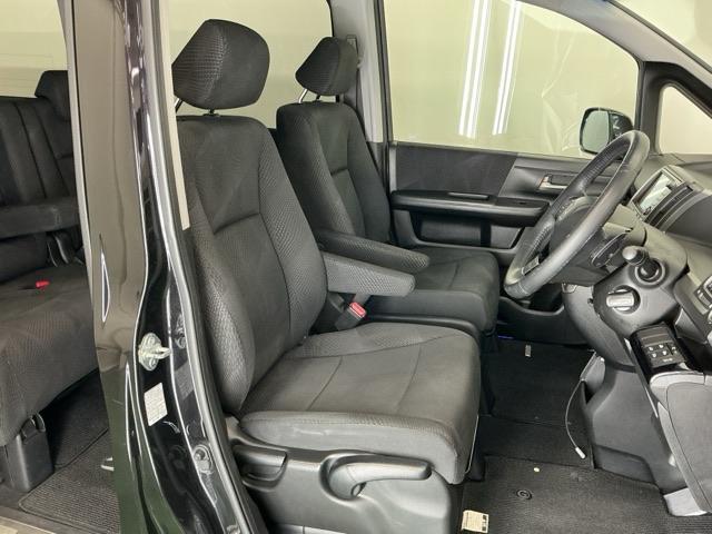 ステップワゴンスパーダ Ｚクールスピリット　ナビ　Ｒカメラ　後席モニター　ＤＶＤ　ＴＶ　キーフリー　横滑防止　記録簿付き　フルオートエアコン　パワーウインドウ　三列シート　運転席エアバック　パワステ　ワンセグ　ＡＢＳ　ＥＴＣ　スマートキ（18枚目）