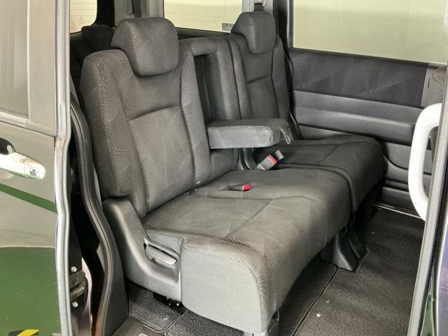 ステップワゴンスパーダ Ｚクールスピリット　ナビ　Ｒカメラ　後席モニター　ＤＶＤ　ＴＶ　キーフリー　横滑防止　記録簿付き　フルオートエアコン　パワーウインドウ　三列シート　運転席エアバック　パワステ　ワンセグ　ＡＢＳ　ＥＴＣ　スマートキ（19枚目）