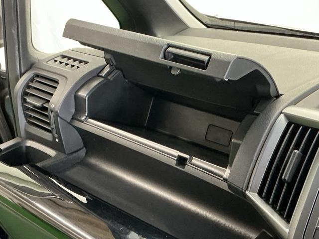 ステップワゴンスパーダ Ｚクールスピリット　ナビ　Ｒカメラ　後席モニター　ＤＶＤ　ＴＶ　キーフリー　横滑防止　記録簿付き　フルオートエアコン　パワーウインドウ　三列シート　運転席エアバック　パワステ　ワンセグ　ＡＢＳ　ＥＴＣ　スマートキ（47枚目）