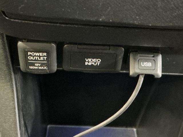 ステップワゴンスパーダ Ｚクールスピリット　ナビ　Ｒカメラ　後席モニター　ＤＶＤ　ＴＶ　キーフリー　横滑防止　記録簿付き　フルオートエアコン　パワーウインドウ　三列シート　運転席エアバック　パワステ　ワンセグ　ＡＢＳ　ＥＴＣ　スマートキ（50枚目）