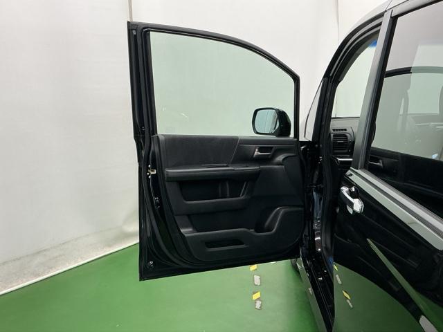 ステップワゴンスパーダ Ｚクールスピリット　ナビ　Ｒカメラ　後席モニター　ＤＶＤ　ＴＶ　キーフリー　横滑防止　記録簿付き　フルオートエアコン　パワーウインドウ　三列シート　運転席エアバック　パワステ　ワンセグ　ＡＢＳ　ＥＴＣ　スマートキ（56枚目）