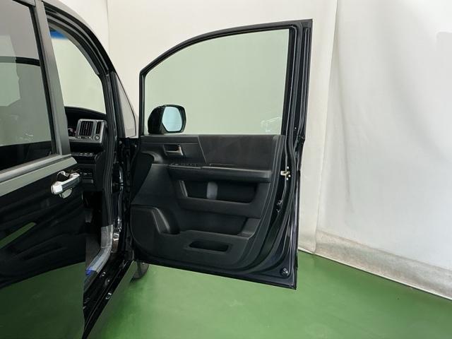 ステップワゴンスパーダ Ｚクールスピリット　ナビ　Ｒカメラ　後席モニター　ＤＶＤ　ＴＶ　キーフリー　横滑防止　記録簿付き　フルオートエアコン　パワーウインドウ　三列シート　運転席エアバック　パワステ　ワンセグ　ＡＢＳ　ＥＴＣ　スマートキ（57枚目）