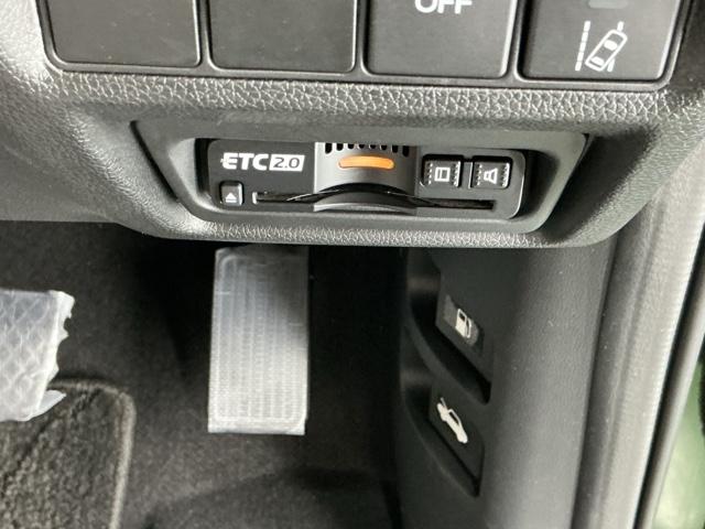 ステップワゴンスパーダ スパーダホンダセンシング　ドラレコ　ナビ　Ｒカメラ　後席モニター　盗難防止　助手席エアバッグ　Ｗパワスラ　記録簿有　地デジ　ＬＥＤライト　横滑り防止システム　オートエアコン　リアカメラ　ドライブレコーダー装着車　ＵＳＢ　スマ鍵（16枚目）