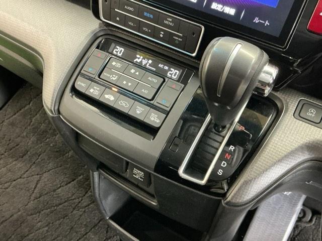 ステップワゴンスパーダ スパーダホンダセンシング　ドラレコ　ナビ　Ｒカメラ　後席モニター　盗難防止　助手席エアバッグ　Ｗパワスラ　記録簿有　地デジ　ＬＥＤライト　横滑り防止システム　オートエアコン　リアカメラ　ドライブレコーダー装着車　ＵＳＢ　スマ鍵（18枚目）