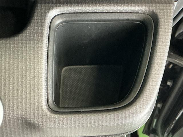 ステップワゴンスパーダ スパーダホンダセンシング　ドラレコ　ナビ　Ｒカメラ　後席モニター　盗難防止　助手席エアバッグ　Ｗパワスラ　記録簿有　地デジ　ＬＥＤライト　横滑り防止システム　オートエアコン　リアカメラ　ドライブレコーダー装着車　ＵＳＢ　スマ鍵（19枚目）