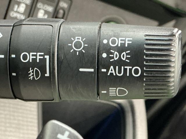 ステップワゴンスパーダ スパーダホンダセンシング　ドラレコ　ナビ　Ｒカメラ　後席モニター　盗難防止　助手席エアバッグ　Ｗパワスラ　記録簿有　地デジ　ＬＥＤライト　横滑り防止システム　オートエアコン　リアカメラ　ドライブレコーダー装着車　ＵＳＢ　スマ鍵（25枚目）