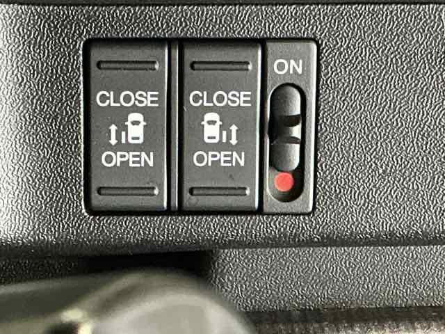 ステップワゴンスパーダ スパーダホンダセンシング　ドラレコ　ナビ　Ｒカメラ　後席モニター　盗難防止　助手席エアバッグ　Ｗパワスラ　記録簿有　地デジ　ＬＥＤライト　横滑り防止システム　オートエアコン　リアカメラ　ドライブレコーダー装着車　ＵＳＢ　スマ鍵（26枚目）