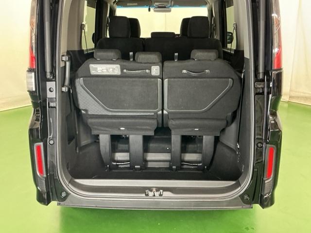 ステップワゴンスパーダ スパーダホンダセンシング　ドラレコ　ナビ　Ｒカメラ　後席モニター　盗難防止　助手席エアバッグ　Ｗパワスラ　記録簿有　地デジ　ＬＥＤライト　横滑り防止システム　オートエアコン　リアカメラ　ドライブレコーダー装着車　ＵＳＢ　スマ鍵（31枚目）