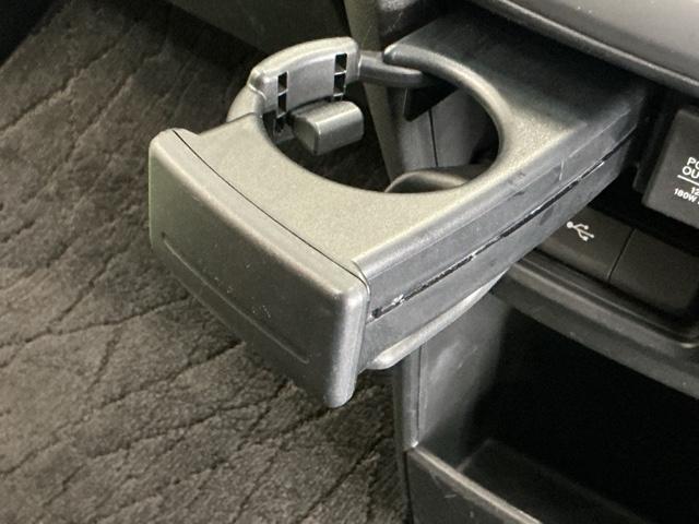 ステップワゴンスパーダ スパーダホンダセンシング　ドラレコ　ナビ　Ｒカメラ　後席モニター　盗難防止　助手席エアバッグ　Ｗパワスラ　記録簿有　地デジ　ＬＥＤライト　横滑り防止システム　オートエアコン　リアカメラ　ドライブレコーダー装着車　ＵＳＢ　スマ鍵（59枚目）