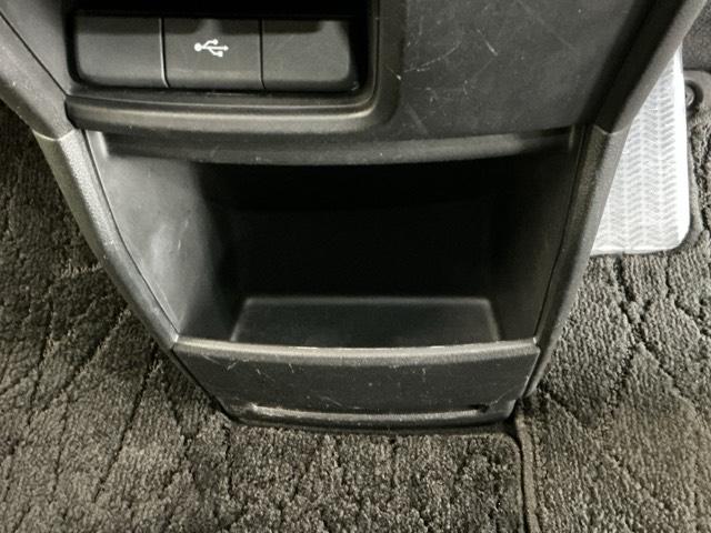 ステップワゴンスパーダ スパーダホンダセンシング　ドラレコ　ナビ　Ｒカメラ　後席モニター　盗難防止　助手席エアバッグ　Ｗパワスラ　記録簿有　地デジ　ＬＥＤライト　横滑り防止システム　オートエアコン　リアカメラ　ドライブレコーダー装着車　ＵＳＢ　スマ鍵（60枚目）