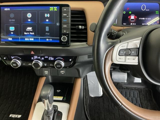 フィット e:HEVリュクス ドラレコ ナビ Rカメラ ブルートゥース 誤発進抑制機能 本革シート リアカメラ ETC付 LED シートヒーター クルーズコントロール セキュリティアラーム ドライブレコーダー DVD VSA(3枚目)