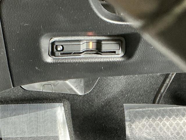 フィット e:HEVリュクス ドラレコ ナビ Rカメラ ブルートゥース 誤発進抑制機能 本革シート リアカメラ ETC付 LED シートヒーター クルーズコントロール セキュリティアラーム ドライブレコーダー DVD VSA(15枚目)