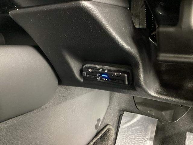 ヴェゼル ｅ：ＨＥＶＺ　ドラレコ　ナビ　Ｒカメラ　ブルートゥース　衝突回避支援ブレーキ機能　スマキ　Ｐトランク　フルオートエアコン　Ｄレコ　エアバッグ　両席エアバック　記録簿付　パワーウィンドウ　ＬＥＤランプ　ソナー　ＵＳＢ（14枚目）