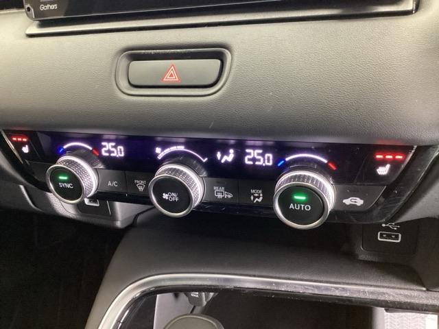 ヴェゼル ｅ：ＨＥＶＺ　ドラレコ　ナビ　Ｒカメラ　ブルートゥース　衝突回避支援ブレーキ機能　スマキ　Ｐトランク　フルオートエアコン　Ｄレコ　エアバッグ　両席エアバック　記録簿付　パワーウィンドウ　ＬＥＤランプ　ソナー　ＵＳＢ（15枚目）