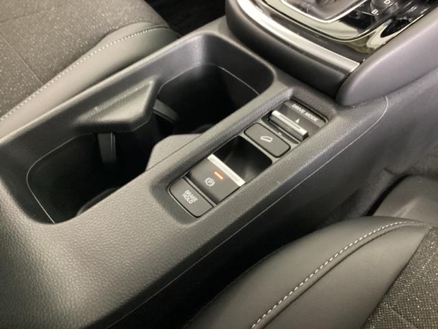 ヴェゼル ｅ：ＨＥＶＺ　ドラレコ　ナビ　Ｒカメラ　ブルートゥース　衝突回避支援ブレーキ機能　スマキ　Ｐトランク　フルオートエアコン　Ｄレコ　エアバッグ　両席エアバック　記録簿付　パワーウィンドウ　ＬＥＤランプ　ソナー　ＵＳＢ（17枚目）