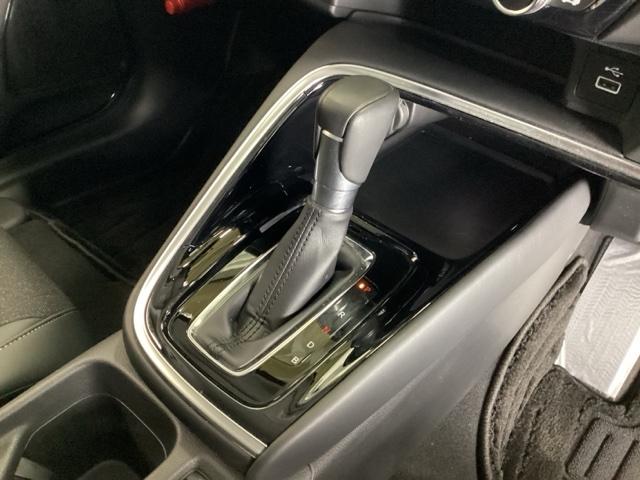 ヴェゼル ｅ：ＨＥＶＺ　ドラレコ　ナビ　Ｒカメラ　ブルートゥース　衝突回避支援ブレーキ機能　スマキ　Ｐトランク　フルオートエアコン　Ｄレコ　エアバッグ　両席エアバック　記録簿付　パワーウィンドウ　ＬＥＤランプ　ソナー　ＵＳＢ（18枚目）