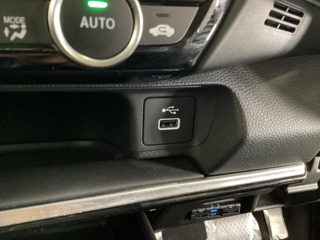 ヴェゼル ｅ：ＨＥＶＺ　ドラレコ　ナビ　Ｒカメラ　ブルートゥース　衝突回避支援ブレーキ機能　スマキ　Ｐトランク　フルオートエアコン　Ｄレコ　エアバッグ　両席エアバック　記録簿付　パワーウィンドウ　ＬＥＤランプ　ソナー　ＵＳＢ（20枚目）