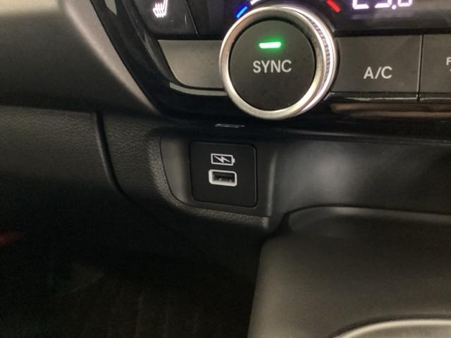 ヴェゼル ｅ：ＨＥＶＺ　ドラレコ　ナビ　Ｒカメラ　ブルートゥース　衝突回避支援ブレーキ機能　スマキ　Ｐトランク　フルオートエアコン　Ｄレコ　エアバッグ　両席エアバック　記録簿付　パワーウィンドウ　ＬＥＤランプ　ソナー　ＵＳＢ（21枚目）