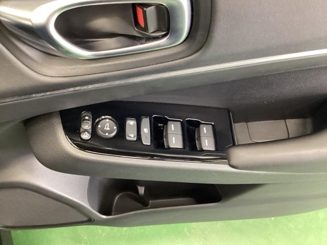 ヴェゼル ｅ：ＨＥＶＺ　ドラレコ　ナビ　Ｒカメラ　ブルートゥース　衝突回避支援ブレーキ機能　スマキ　Ｐトランク　フルオートエアコン　Ｄレコ　エアバッグ　両席エアバック　記録簿付　パワーウィンドウ　ＬＥＤランプ　ソナー　ＵＳＢ（56枚目）