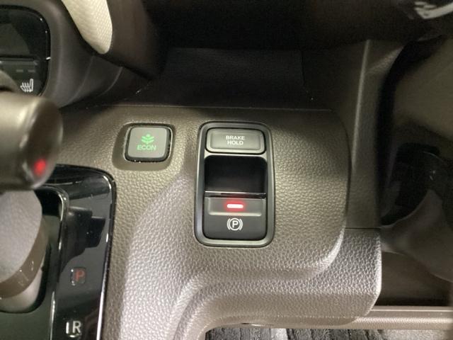 �p�[�L���O�u���[�L�̓X�}�[�g�ȓd�q���䎮�ƍ��킹�ďa�؎����Ƀu���[�L�y�_�����瑫�𗣂��Ă���ԏ�Ԃ�ێ����Ă����I�[�g�u���[�L�z�[���h�@�\�ŉ^�]���y�ɂȂ�܂��B�X�^�[�g�̓A�N�Z���y�_���𓥂ނ���