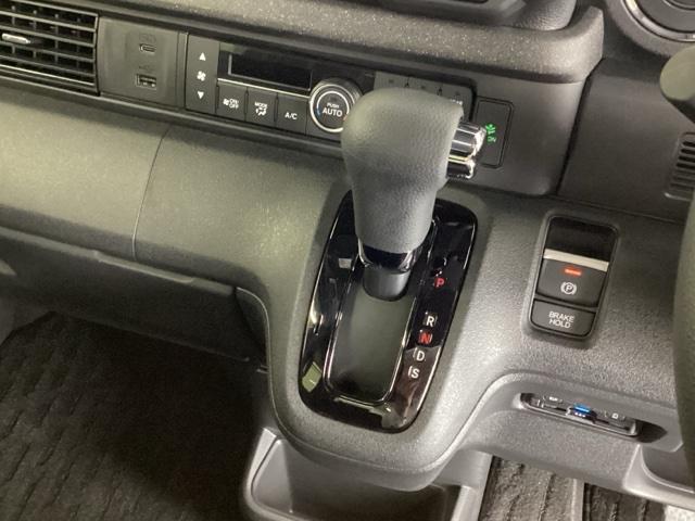 Ｎ－ＢＯＸカスタム ベースグレード　ドラレコ　ナビ　Ｒカメラ　ブルートゥース　ＵＳＢ接続　ＣＭＢＳ　Ｄレコ　ベンチシート　オートエアコン　スマートキ　ＬＥＤ　盗難防止装置　クルコン　ＥＴＣ　バックカメラ　フルセグＴＶ　パワーステアリング（21枚目）