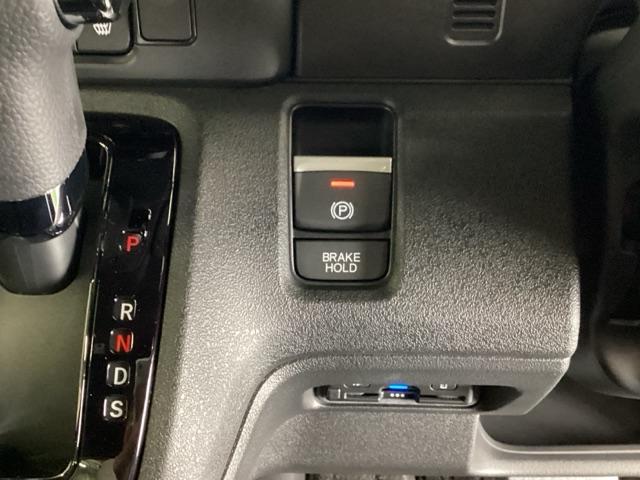 Ｎ－ＢＯＸカスタム ベースグレード　ドラレコ　ナビ　Ｒカメラ　ブルートゥース　ＵＳＢ接続　ＣＭＢＳ　Ｄレコ　ベンチシート　オートエアコン　スマートキ　ＬＥＤ　盗難防止装置　クルコン　ＥＴＣ　バックカメラ　フルセグＴＶ　パワーステアリング（22枚目）