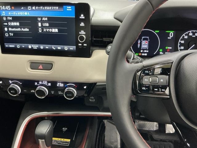 ヴェゼル ｅ：ＨＥＶＰＬａＹ　ナビ　Ｒカメラ　ブルートゥース　フルセグ　衝突被害軽減ブレーキ　カーテンエアバッグ　盗難防止装置　アイドルストップ　Ｐセンサー　ＡＢＳ　ＥＳＣ　フルオートエアコン　シートヒータ　エアバッグ　Ａライト（3枚目）