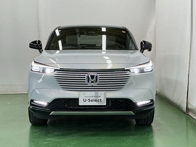 ヴェゼル ｅ：ＨＥＶＰＬａＹ　ナビ　Ｒカメラ　ブルートゥース　フルセグ　衝突被害軽減ブレーキ　カーテンエアバッグ　盗難防止装置　アイドルストップ　Ｐセンサー　ＡＢＳ　ＥＳＣ　フルオートエアコン　シートヒータ　エアバッグ　Ａライト（6枚目）