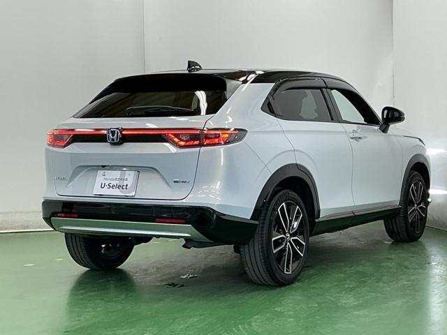 ヴェゼル ｅ：ＨＥＶＰＬａＹ　ナビ　Ｒカメラ　ブルートゥース　フルセグ　衝突被害軽減ブレーキ　カーテンエアバッグ　盗難防止装置　アイドルストップ　Ｐセンサー　ＡＢＳ　ＥＳＣ　フルオートエアコン　シートヒータ　エアバッグ　Ａライト（9枚目）