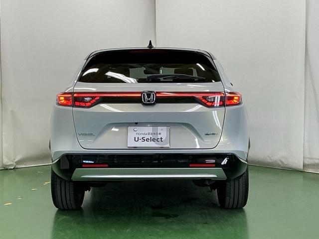 ヴェゼル ｅ：ＨＥＶＰＬａＹ　ナビ　Ｒカメラ　ブルートゥース　フルセグ　衝突被害軽減ブレーキ　カーテンエアバッグ　盗難防止装置　アイドルストップ　Ｐセンサー　ＡＢＳ　ＥＳＣ　フルオートエアコン　シートヒータ　エアバッグ　Ａライト（10枚目）